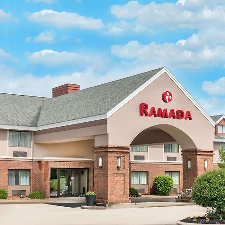 Ramada By Wyndham Vandalia Екстериор снимка